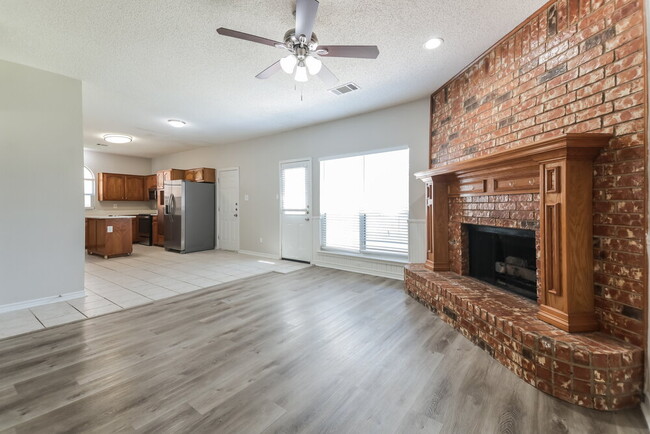 Photo - 6902 Graham Dr