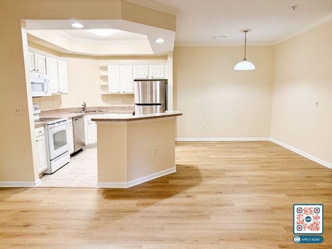 Building Photo - Beautiful 2 bedroom/2 bathroom Resort-Style Living Minutes from Beaches & Golf