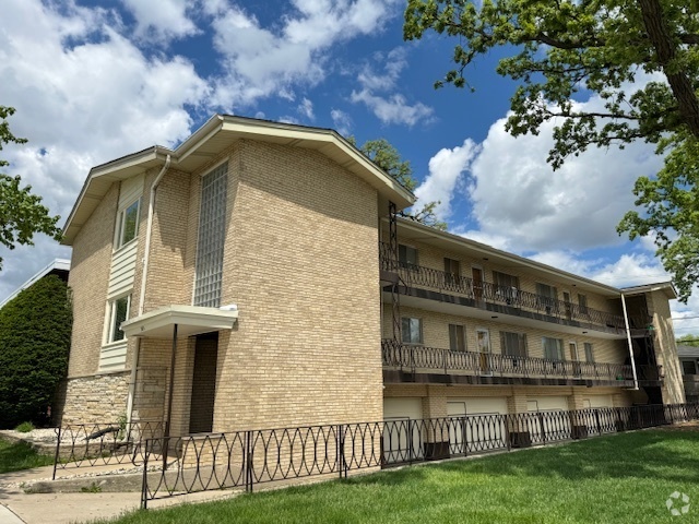 Building Photo - 765 Busse Hwy Rental