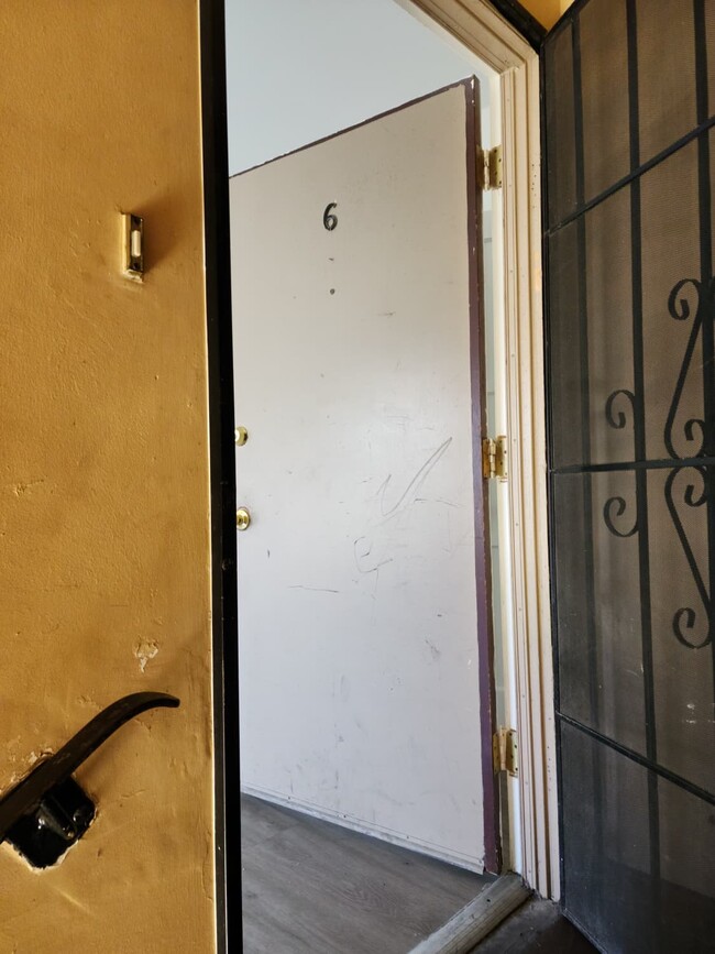 Photo - 4767 San Vicente Blvd Unidad 6