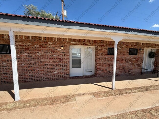 Building Photo - 1409 S Prince St