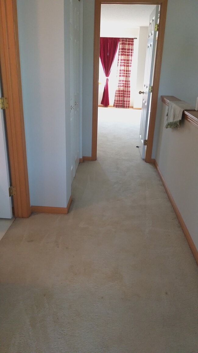 3 Bedroom town home with a basement close to Eagan outlet Mall - 2187 Cool Stream Cir