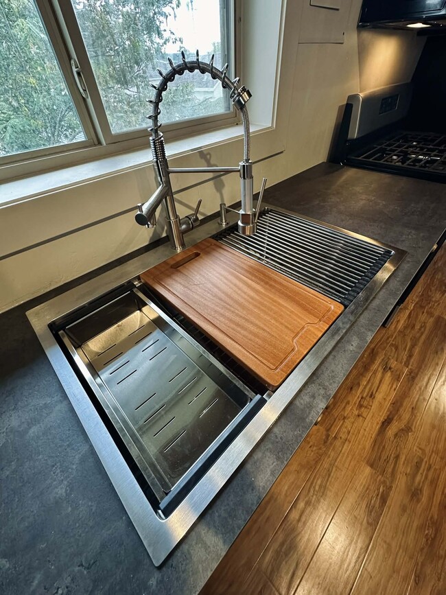 Photo - 1005 Broadway Ave Unit 3