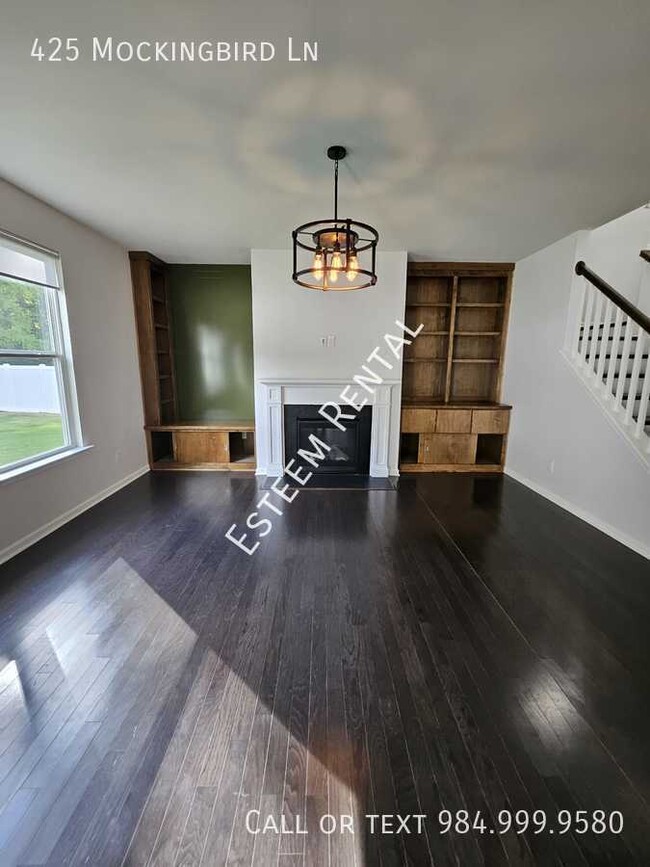 Photo - 425 Mockingbird Ln