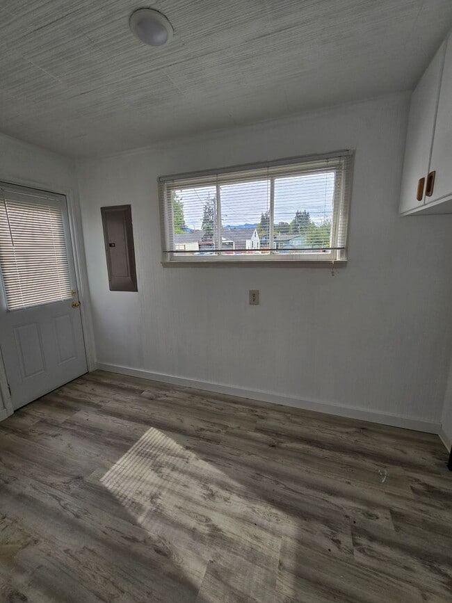 Photo - 1818 W 5th St