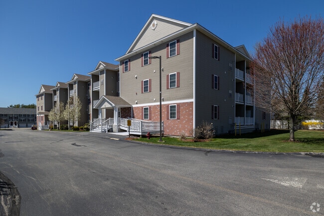 65 Fordway Ext Derry, NH - Bunker Estates Condominiums