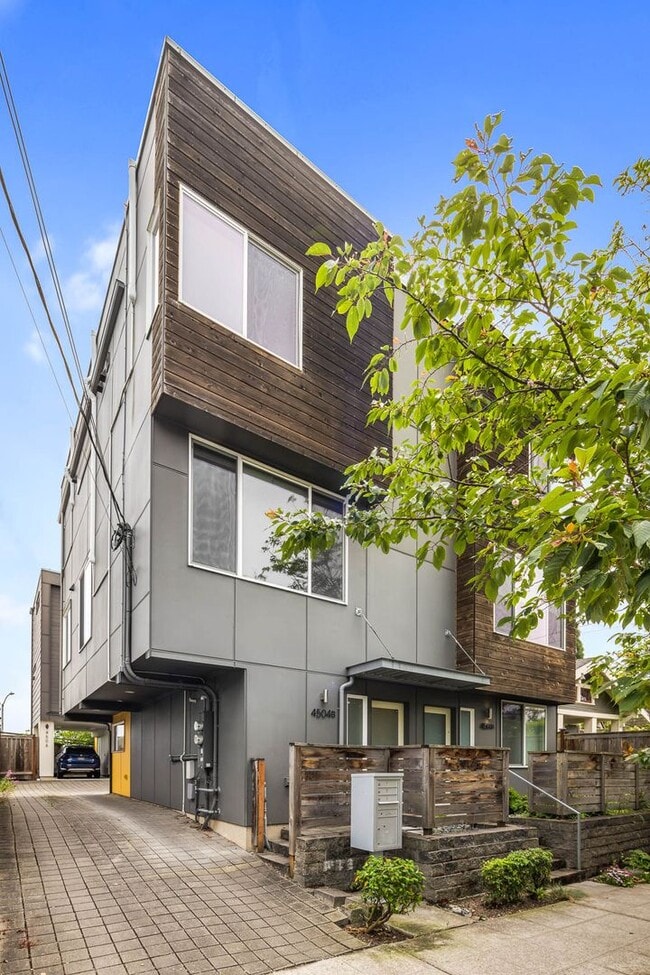 Photo - 4504 Linden Ave N Townhome