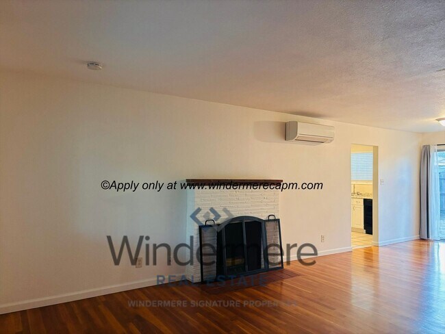 Photo - 2 bed/1 bath duplex in prime location! Wat... Casa