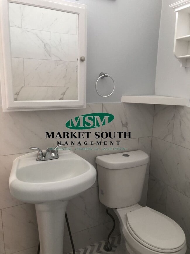 Building Photo - *REDUCED!!* Beautifully Renovated Victoria... Rental