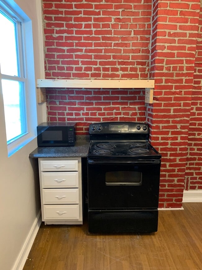 Building Photo - 526 E 8th Ave Unit Apt 3