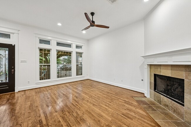 Photo - 1537 Alexander St