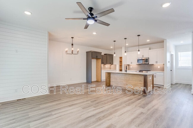 Photo - 8537 W 37th St N