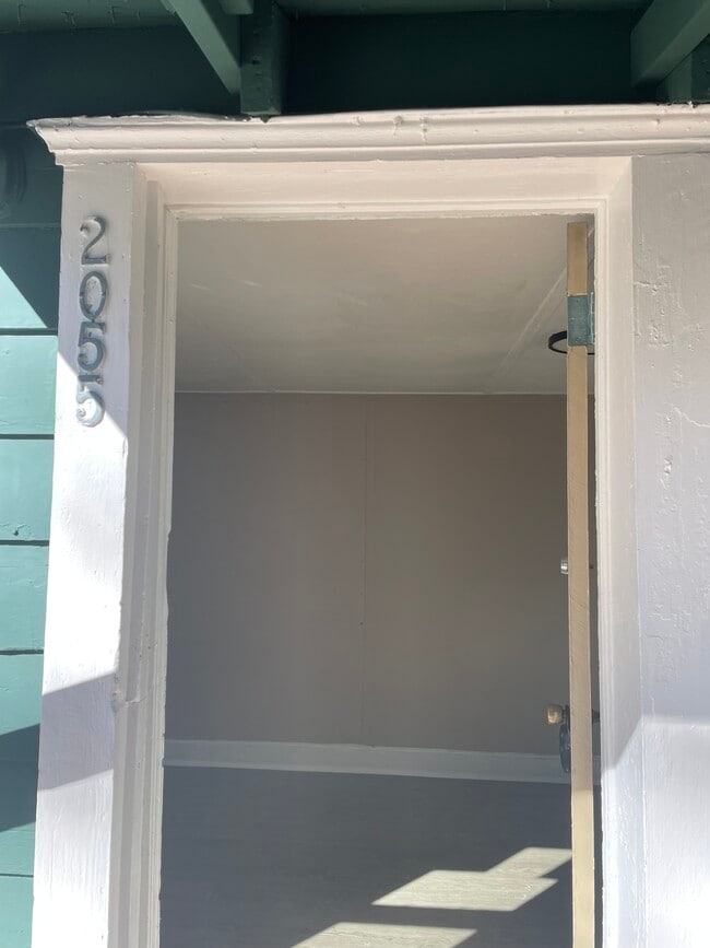 2053 Monroe St Unit 2055