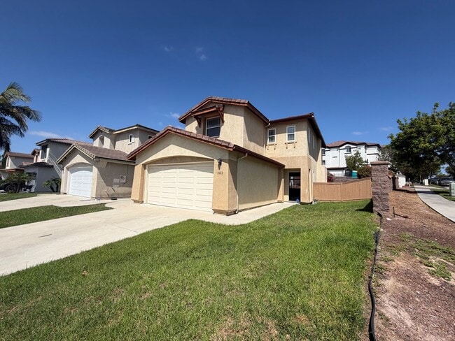 1683 Falcon Peak St