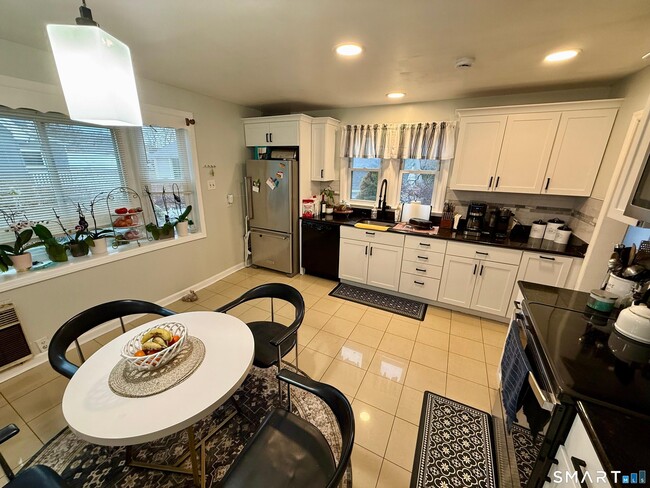 Photo - 64 Hickory St