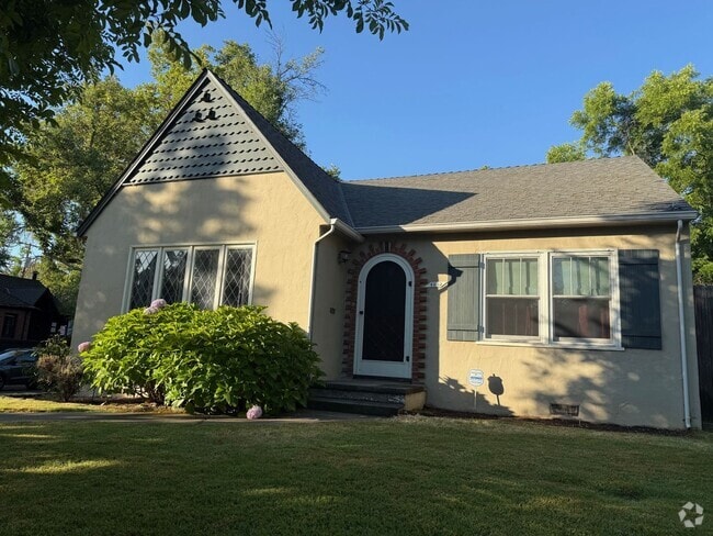 Building Photo - Beautiful Home!
