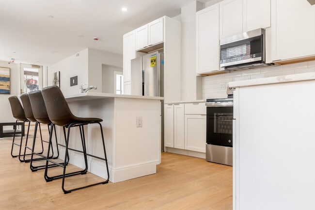 44 Bromfield St