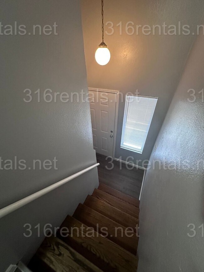 Photo - $895 - 2 bed 1.5 bath beautiful bi-level a... Unit 302