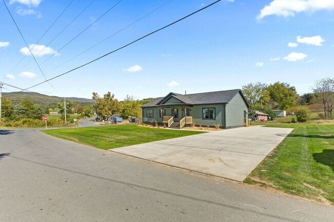 Photo - Modern Mountain Living Minutes from the Watauga River!