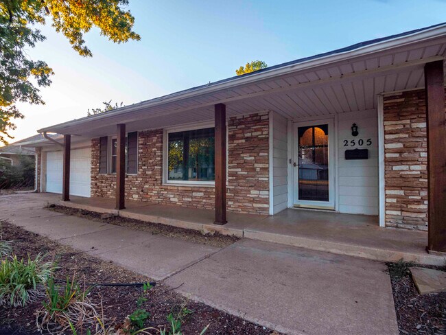 Building Photo - 2505 NW 111th St Rental