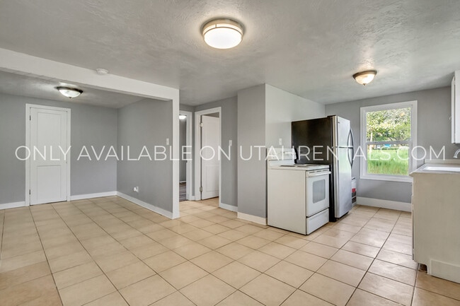 Building Photo - 159 S 500 E Unit 4
