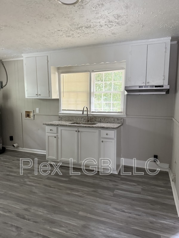 Photo - 100 Oak Ln