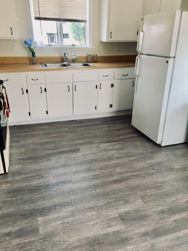 Building Photo - 801 Lincoln St