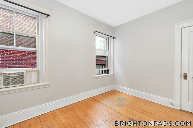 106 Strathmore Rd Unit 3