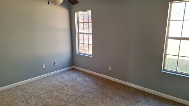 Photo - 128 Live Oak Dr