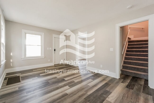 Photo - 3908 Leybourn Ave