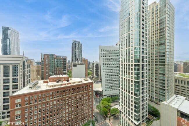 Building Photo - 111 E Chestnut St Unit 27E Rental