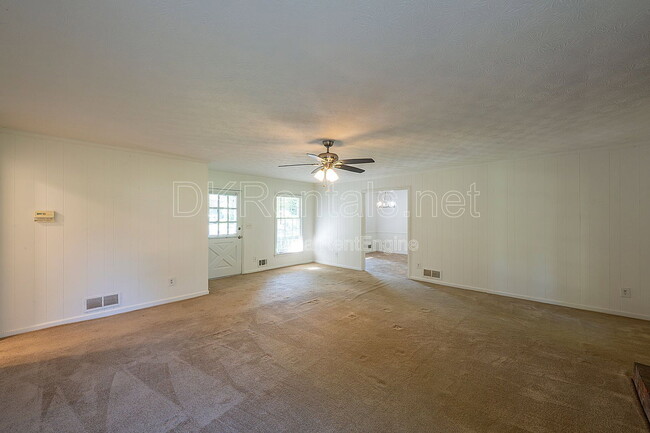 Photo - 120 Burnett Way