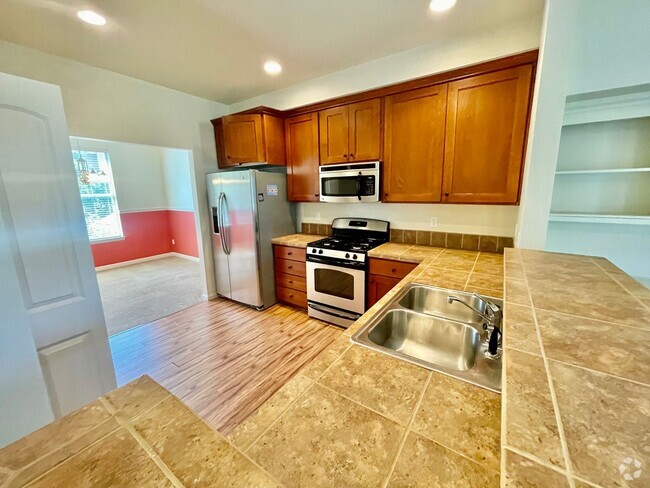 Building Photo - $500 RENT CREDIT! Two Bedroom Townhome wit...