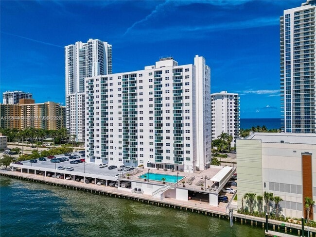 Building Photo - 3000 S Ocean Dr Unit 116