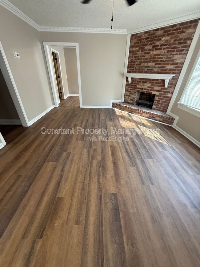 Photo - 140 Woodward Ct