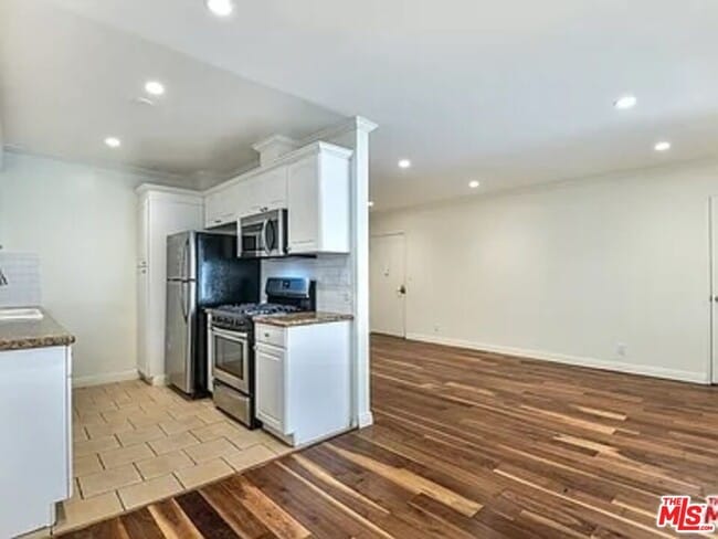 Building Photo - 1112 N Olive Dr Unit 6