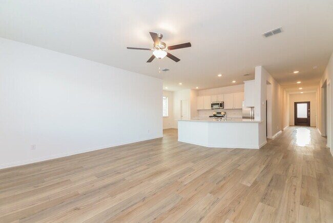 Photo - 1110 Daffodil St