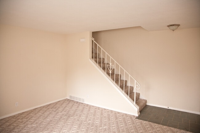 Photo - 205 Eisenhower Dr Unit 2