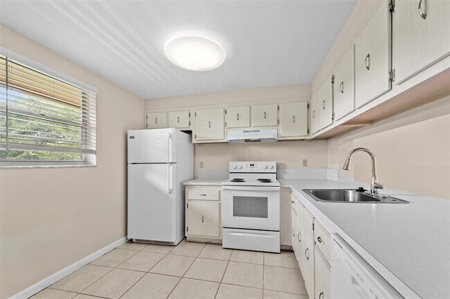 Building Photo - 7173 Orange Dr Unit 217B Rental