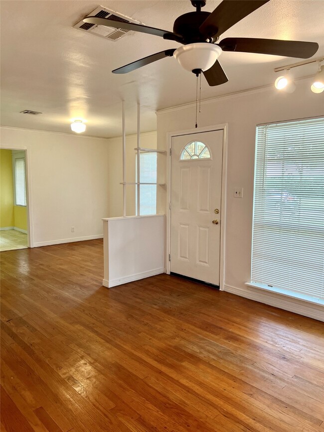 Photo - 4057 Woodfox St