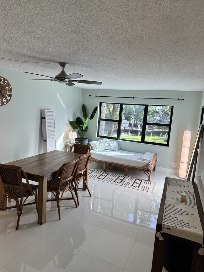 Photo - 900 River Reach Dr Unidad 900 River Reach Drive 202