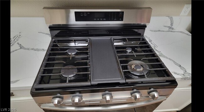 Building Photo - 830 Carnegie St Unit 1821