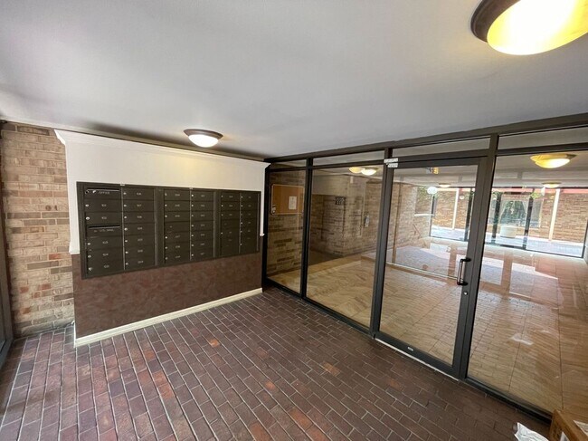 Photo - 744 W Gordon Terrace