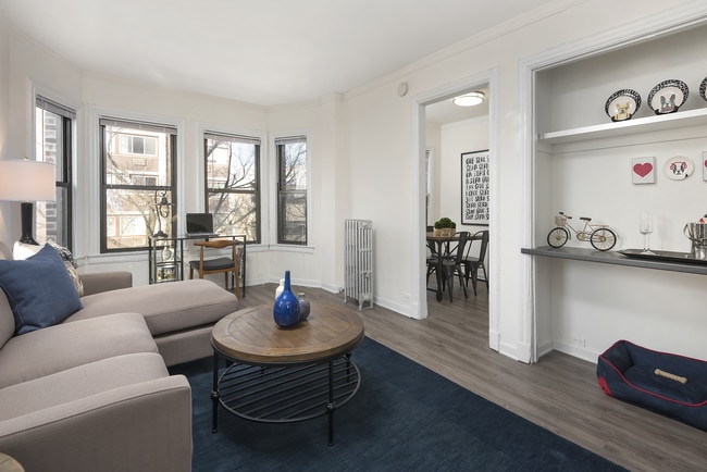 Building Photo - 515 W. Briar