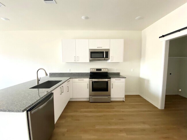 Photo - 1531 W Kilpatrick Ave