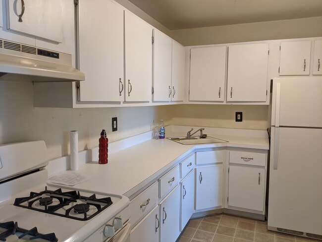 Building Photo - 336 College Dr Unit 336