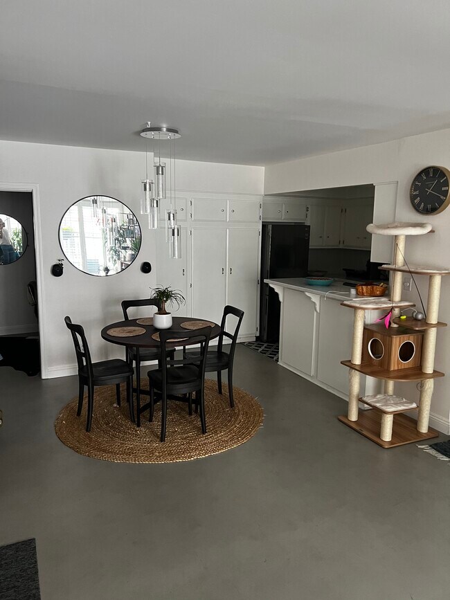 Photo - 1351 N Crescent Heights Blvd Unidad 106