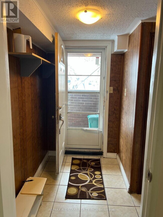 Photo - 65 Hildenboro Square