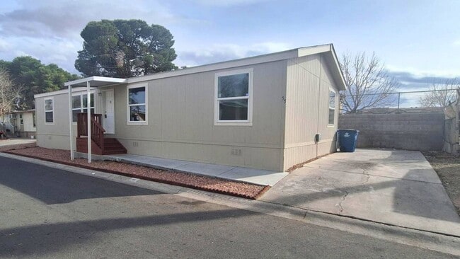 Photo - 543 N Lamb Blvd