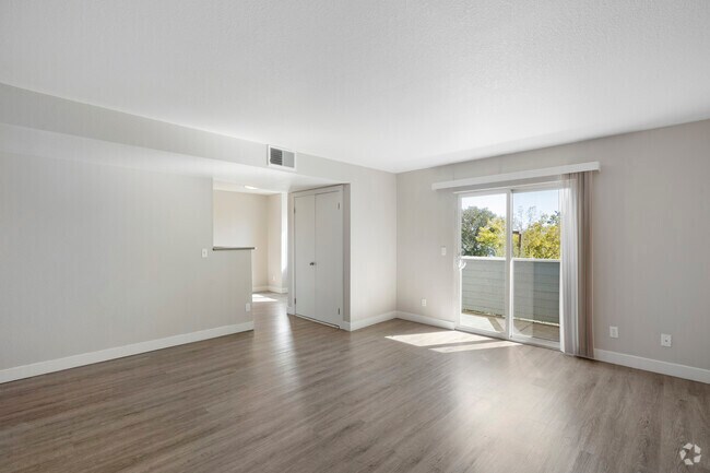 2BR, 2BA - 955SF - Living Room - Northwind Apartments